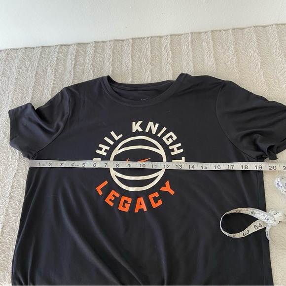 Nike Women’s Medium Large Phil Knight Legacy T-shirt Tee Shirt New With Tags - Picture 10 of 12